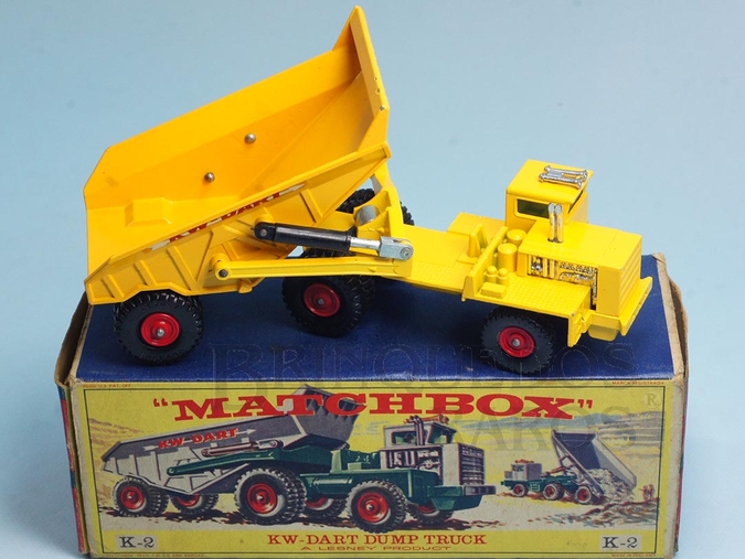 Brinquedo antigo Caminhão KW Dart Dump Truck Série King Size Década de 1960