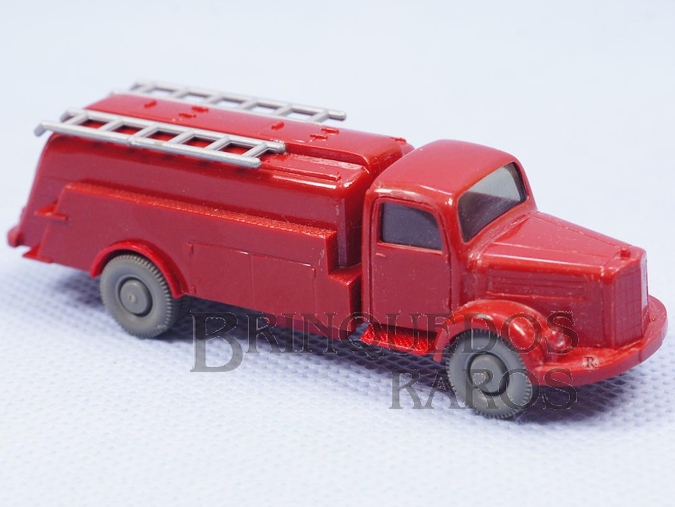 Brinquedo antigo Caminhão Tanque Mercedes Benz com escadas 5,00 cm de comprimento Década de 1970