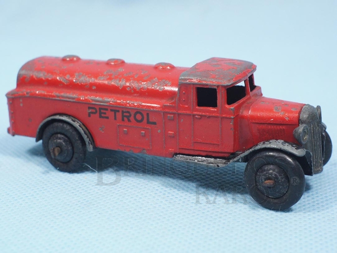 Brinquedo antigo Caminhão Tanque Petrol Tanker vermelho ano 1946 a 1947