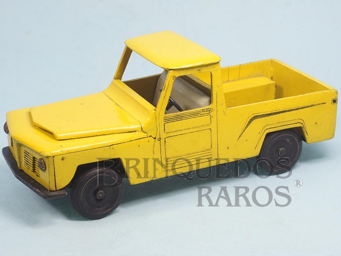 Brinquedo antigo Caminhonete Willys F75 Pickup 1968 com 26,00 cm de comprimento Década de 1970 

