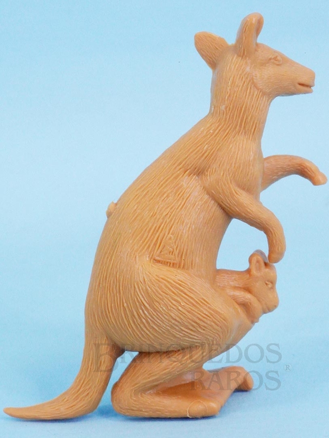 Brinquedo antigo Cangurú de plástico bege Série Zoológico Década de 1970