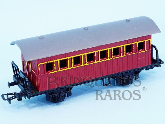 Brinquedo antigo Carro de Passageiros marrom com dois eixos Década de 1970