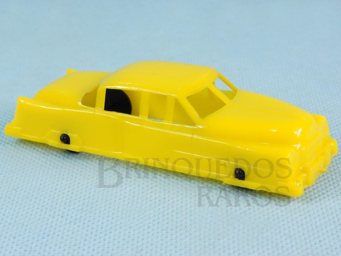 Brinquedo antigo Carro Sedan com 9,50 cm de comprimento Década de 1960