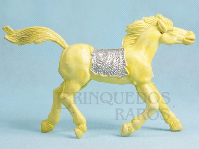 Brinquedo antigo Cavalo índio amarelo com 10,00 cm de altura Década de 1970