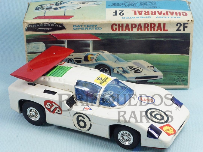 Brinquedo antigo Chaparral 2F com 28,00 cm de comprimento Anda movimenta o Aerofólio e acende o motor Década de 1980