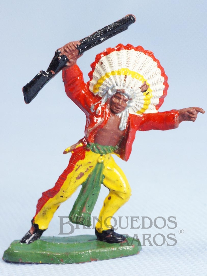 Brinquedo antigo Chefe índio avançando com rifle Casablanca Década de 1960