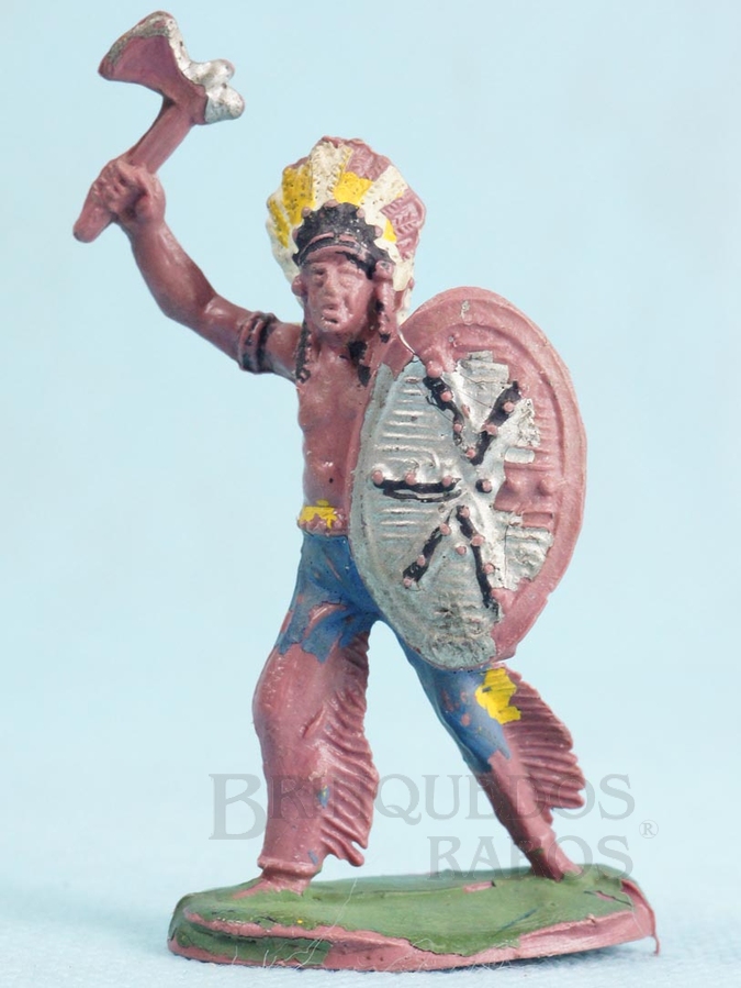 Brinquedo antigo Chefe índio de pé com Machado e Escudo Gulliver Década de 1970