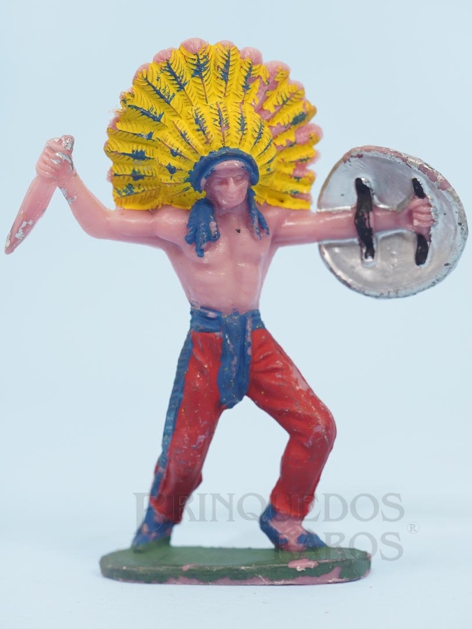Brinquedo antigo Chefe índio de pé com faca e escudo Casablanca número raspado