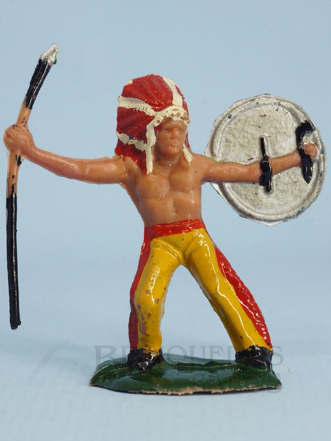 Brinquedo antigo Chefe índio de pé com lança e escudo Índio Lanceiro Casablanca numerado 61 Década de 1960