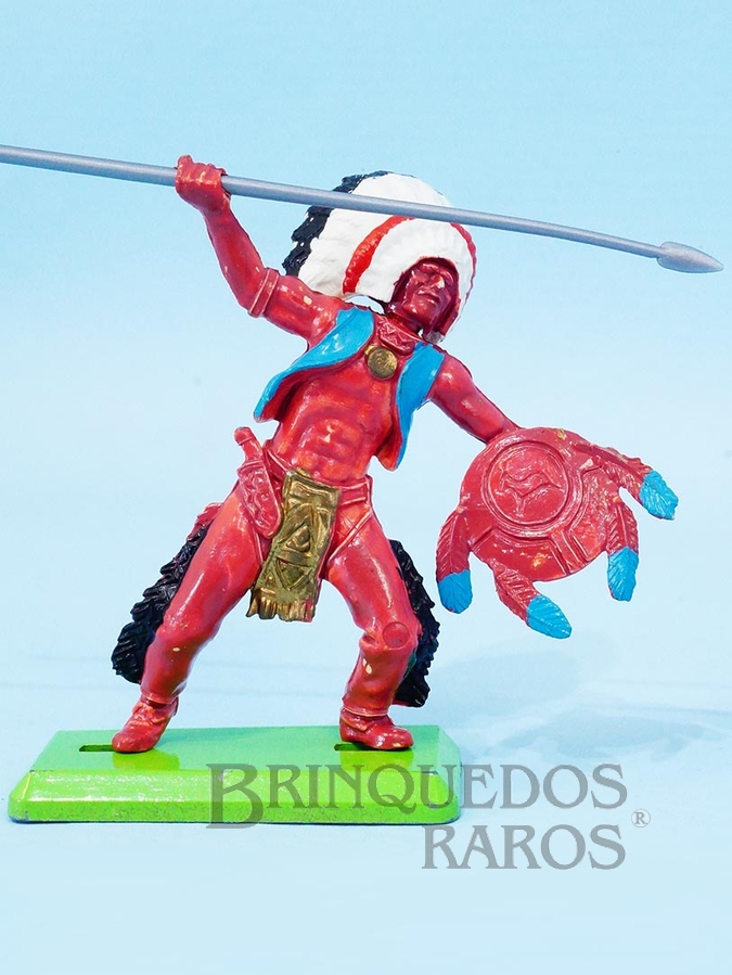 Brinquedo antigo Chefe índio de pé com Lança e Escudo Série Deetail Década de 1970