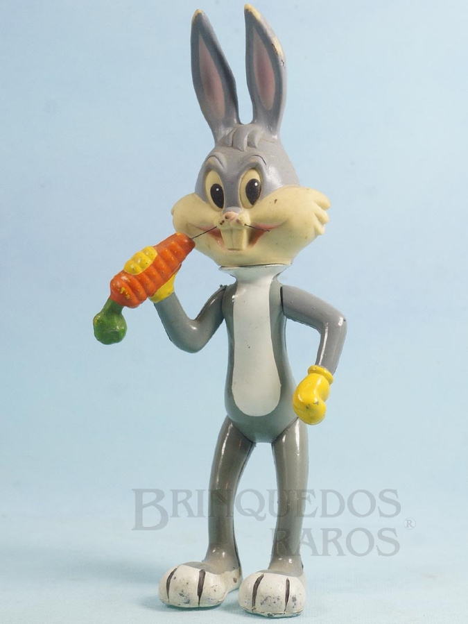 Brinquedo antigo Coelho Pernalonga com 26,00 cm de altura Corpo de plástico e Cabeça de Vinil Apresenta braços pernas e cabeça móveis Década de 1970