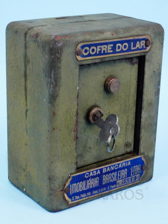 Brinquedo antigo Cofre do Lar Brinde da Casa Bancária Imobiliária Brasileira Ltda com 11,00 cm de altura Década de 1950
