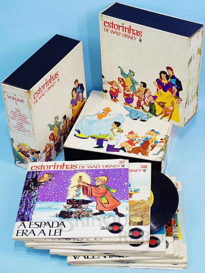 Brinquedo antigo Coleção com 47 Livros de Histórias Infantis Estorinhas de Walt Disney vendida em Fascículos quinzenais Acompanhados de Caixas e de Discos de Vinil Copyright Walt Disney Década de 1970