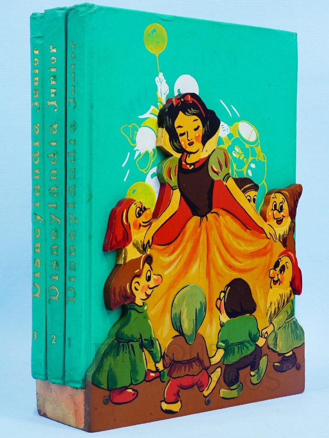 Brinquedo antigo Coleção com três Livros de Histórias Infantis Disneylandia Junior acompanha Suporte de madeira com Impressão manual com tinta à óleo com o Tema Branca de Neve e os Sete Anões Copyright Walt Disney Década de 1960