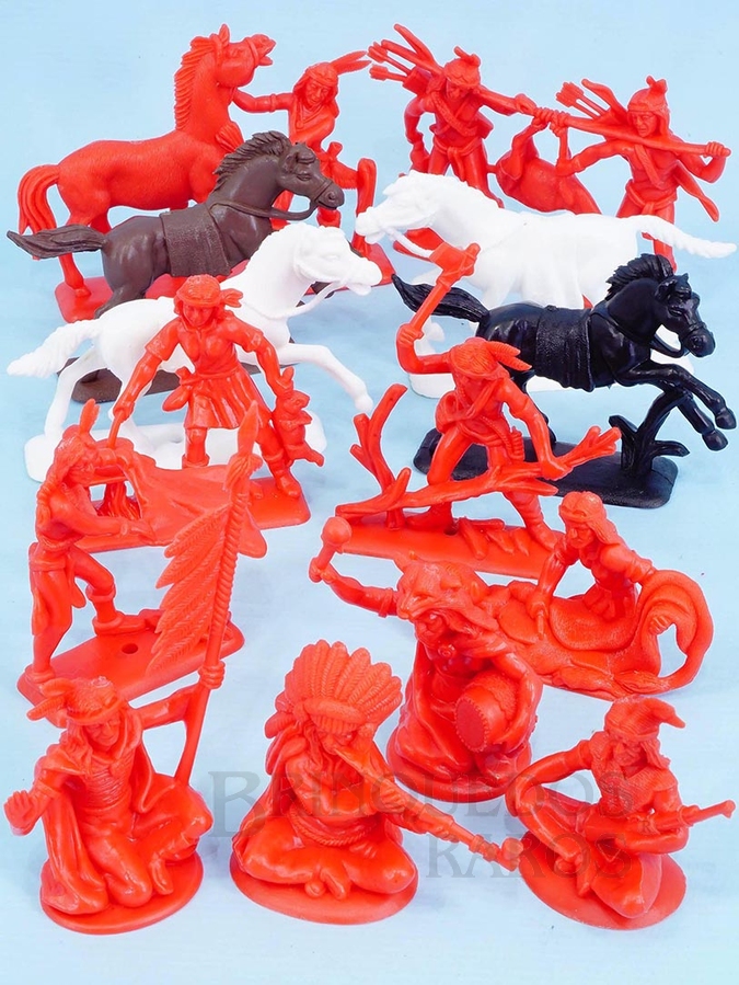 Brinquedo antigo Conjunto Acampamento Apache completo com 10 Índios e 4 Cavalos Série Atlantic Far-West Story Ano 1987






