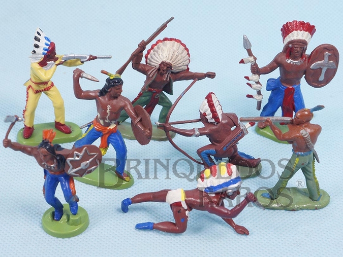 Brinquedo antigo Conjunto com 8 índios em diversas poses diferentes Década de 1970