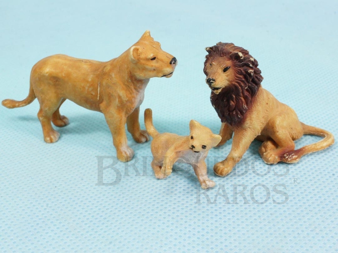 Brinquedo antigo Conjunto com Leão Leoa e Filhote Década de 1970