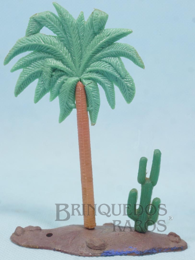 Brinquedo antigo Conjunto com Palmeira com 12,00 cm de altura e Cacto com 5,00 cm de altura Década de 1970