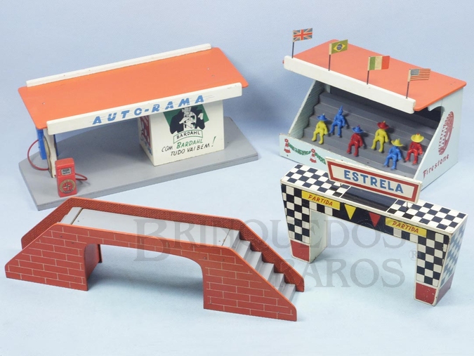 Brinquedo antigo Conjunto com Quatro Ornamentos para pistas de Autorama Ano 1963