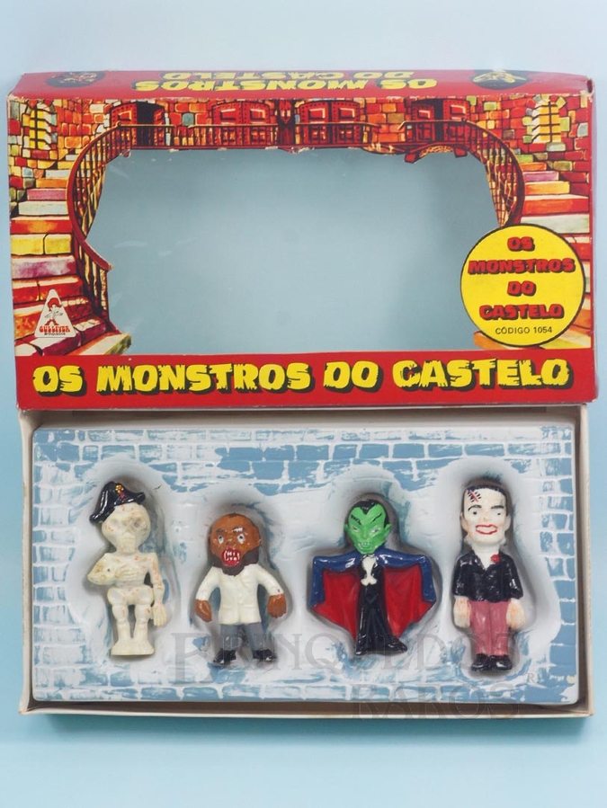 Brinquedo antigo Conjunto Completo com 4 personagens clássicos de Terror Frankstein Drácula Caveira e Lobisomem Série Os Monstros do Castelo Gulliver Perfeito estado e 100% original Ano 1978