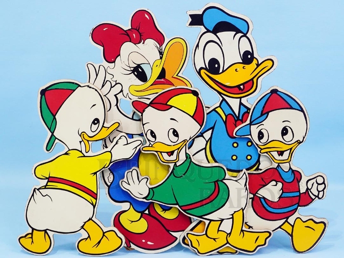 Brinquedo antigo Conjunto Completo de Enfeites de parede com cinco Personagens da Família Pato impressão manual em Duratex sob Licença Walt Disney Década de 1960
