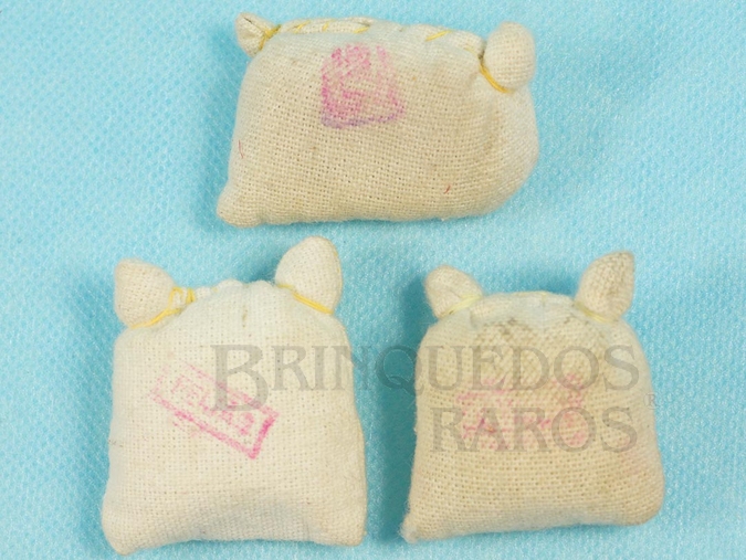 Brinquedo antigo Conjunto de 3 Sacos de Aniagem com 4,00 cm de altura para Carroças Casablanca Gulliver e Fanabri Década de 1960