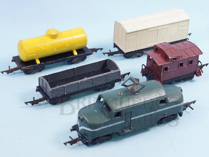 Brinquedo antigo Conjunto de Locomotiva e quatro vagões de carga Primeiro trem elétrico brasileiro Corrente Alternada Atma Mirim Ano 1956