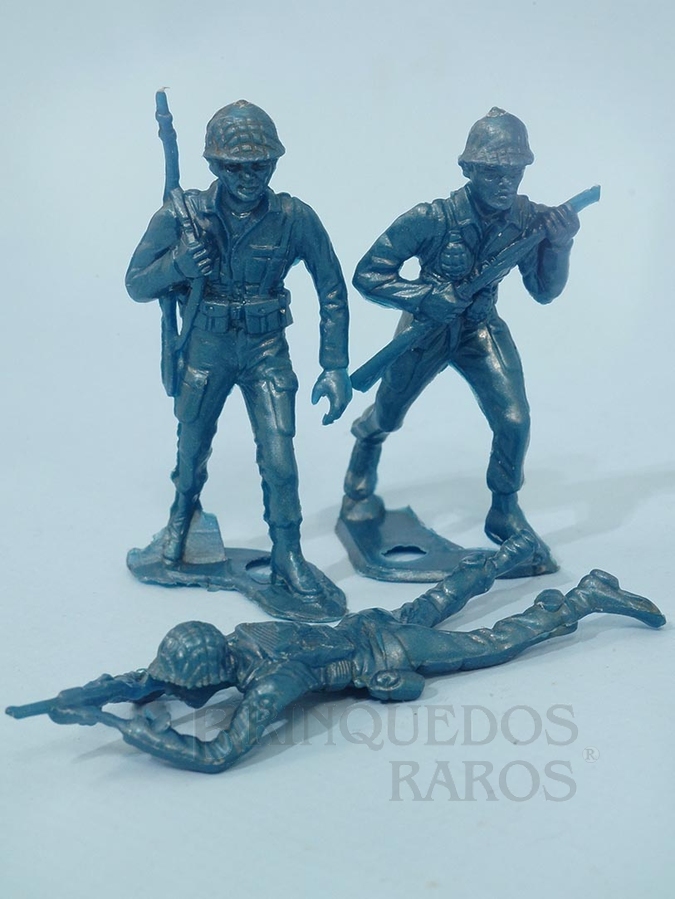 Brinquedo antigo Conjunto de tres soldados americanos de plástico azul metalizado Década de 1960