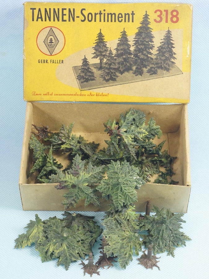 Brinquedo antigo Conjunto para montar Pinheiros de diversos tamanhos Década de 1950