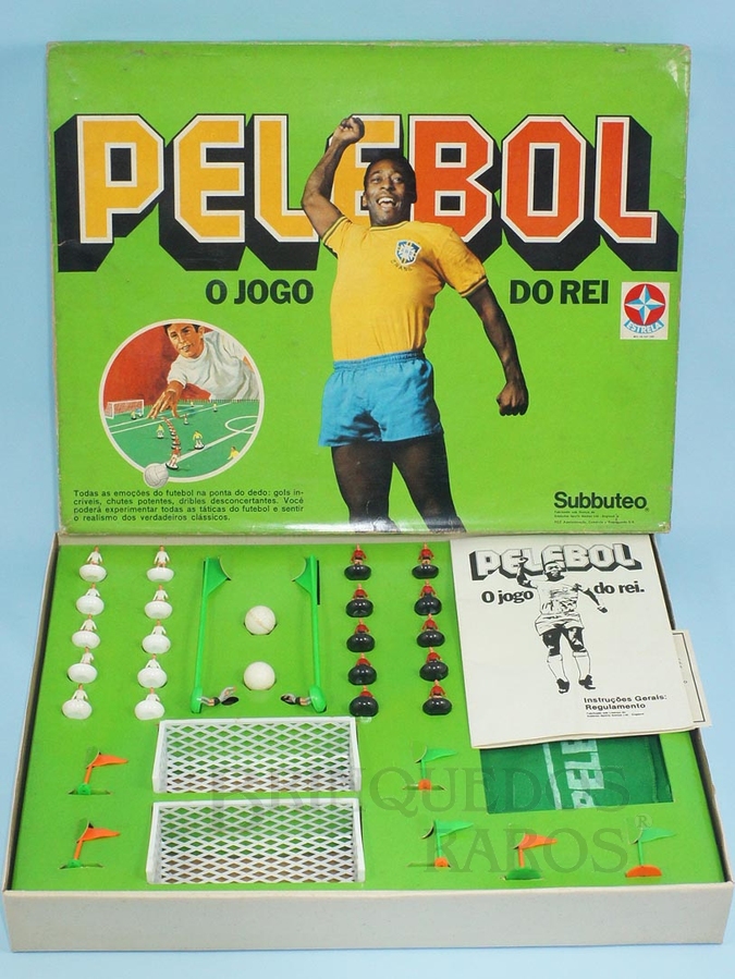 Brinquedo antigo Conjunto PeleBol O Jogo do Rei fabricado sob licença de Subbuteo Sports Game Ltd. Completo com dois Times Campo Bolas e Traves Ano 1978