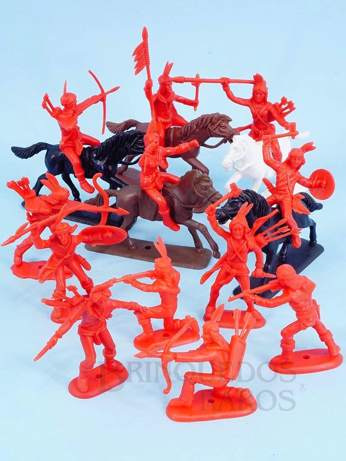 Brinquedo antigo Conjunto Touro Sentado completo com 12 Índios e 5 Cavalos Série Atlantic Far-West Story Ano 1987