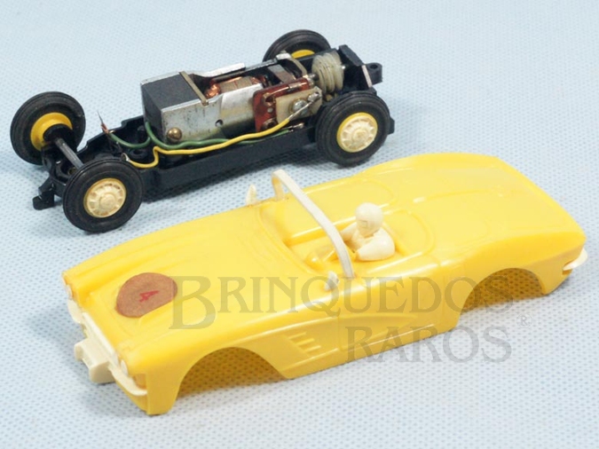 Brinquedo antigo Corvette amarela licença Gilbert Co. Ano 1963