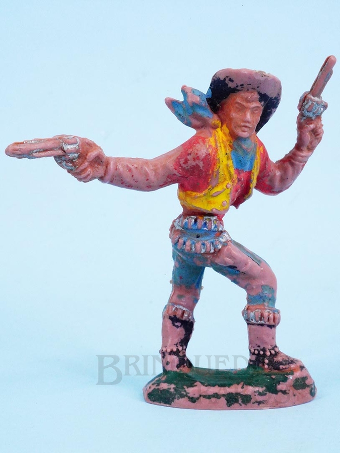 Brinquedo antigo Cowboy a pé com dois revolveres atirando para trás Gulliver década de 1970