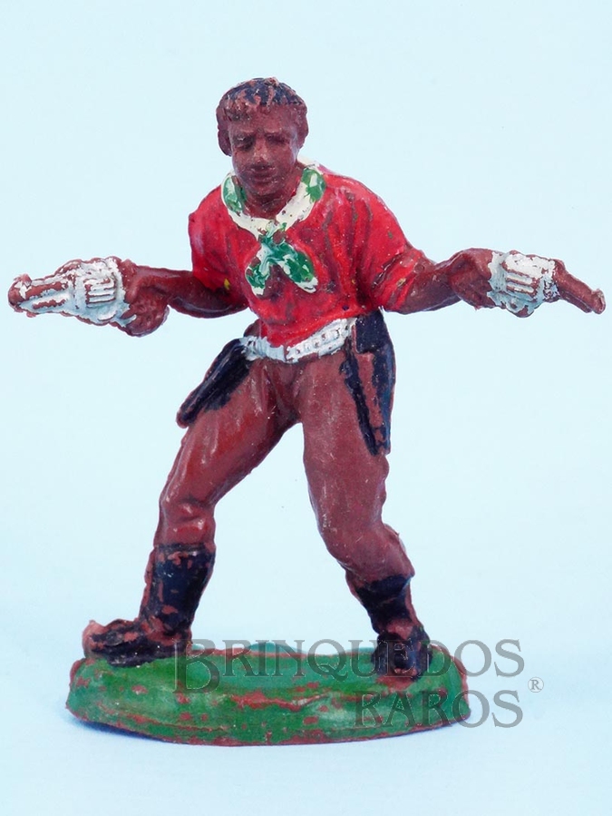 Brinquedo antigo Cowboy de pé com dois revolveres de plástico marrom pintado Década de 1960