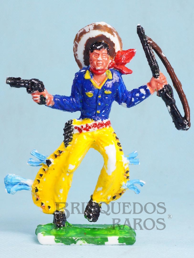 Brinquedo antigo Cowboy de pé com rifle e revolver 10,00 cm de altura Década de 1970