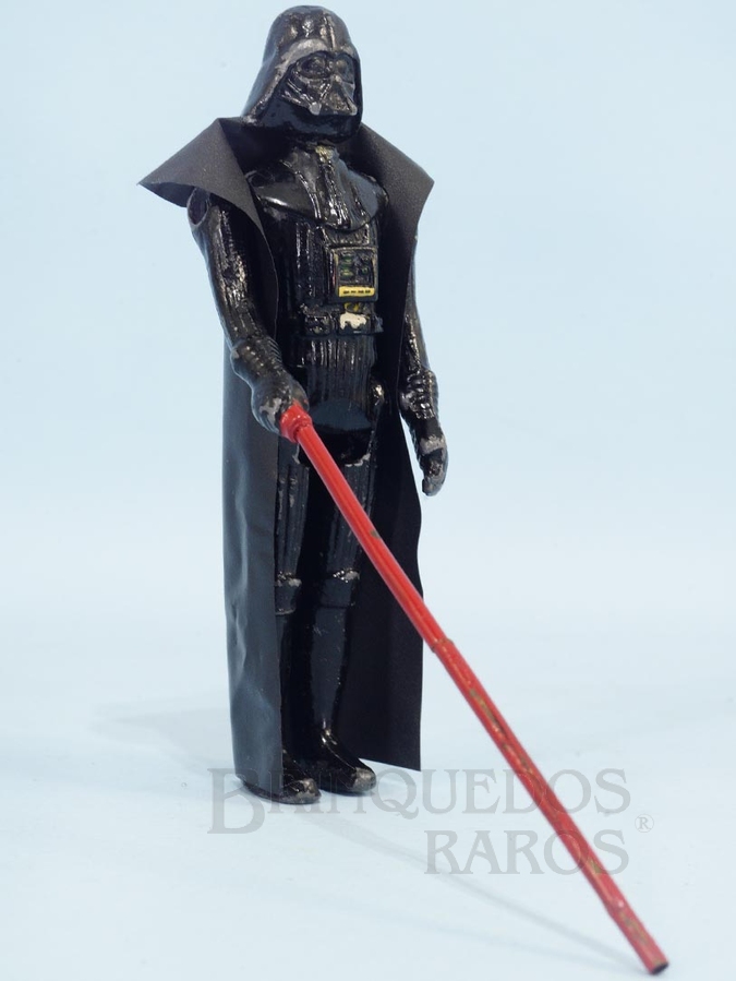 Brinquedo antigo Darth Vader com 10,00 cm de altura Série Aventura na Galáxia Guerra nas Estrelas Star Wars variação com Sabre de Luz longo de tubo metálico pintado Ano 1983