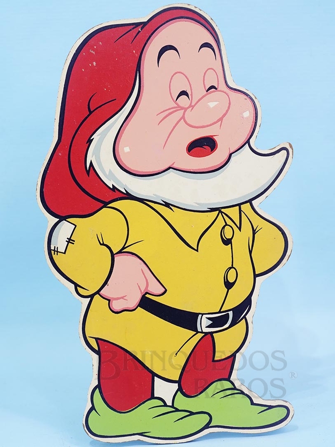 Brinquedo antigo Enfeite de parede Personagem Atchim da História Branca de Neve com 19,00 cm de altura impressão manual em Duratex sob Licença Walt Disney Década de 1960