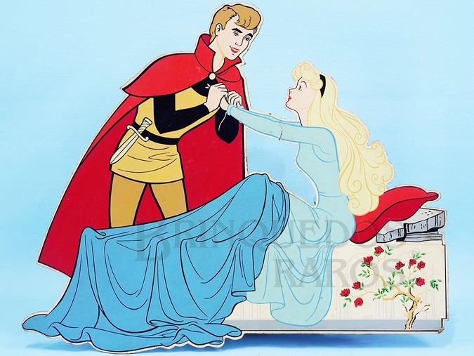 Brinquedo antigo Enfeite de parede Personagens Principe Philip e Princesa Aurora da História A Bela Adormecida com 12,00 cm de altura impressão manual em Duratex sob Licença Walt Disney Década de 1960