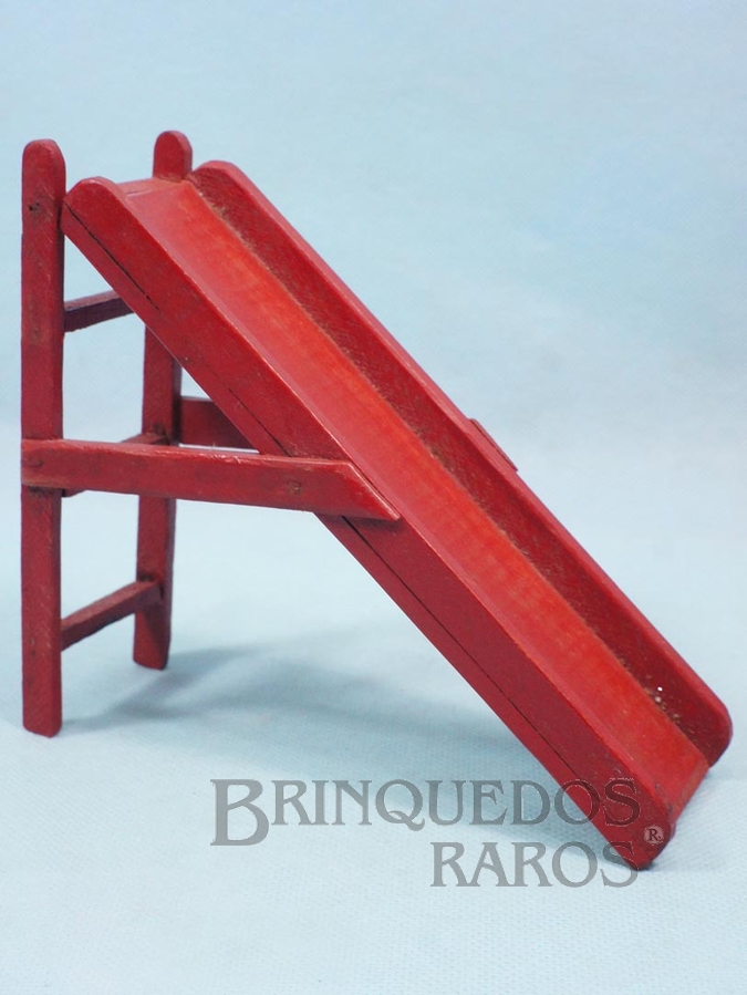 Brinquedo antigo Escorregador do Conjunto Escolinha do Professor Coelho com 13,00 cm de altura Década de 1960 