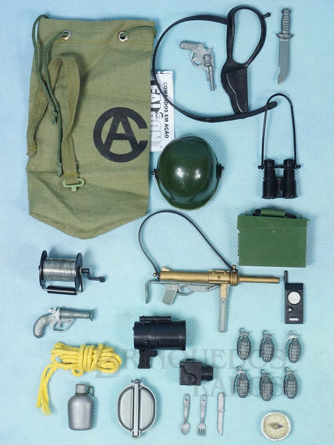 Brinquedo antigo Falcon Aventura Mochila de Campanha Completa com Mochila e mais 25 itens Edição 1978