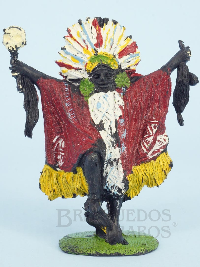 Brinquedo antigo Feiticeiro com adereços tribais e religiosos Série África Misteriosa Década de 1970