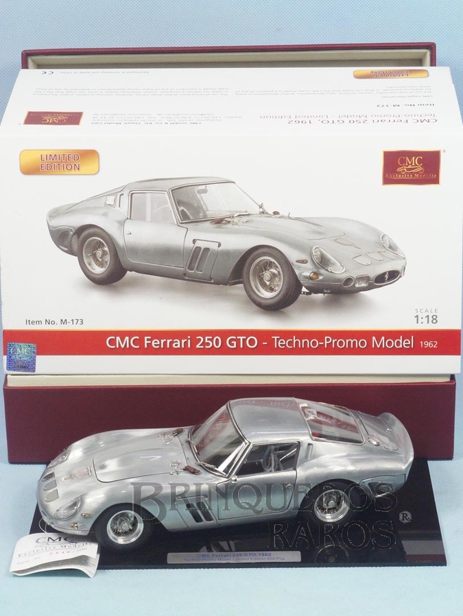 Brinquedo antigo Ferrari 250 GTO 1962 Série Techno-Promo Model que salienta o chassi e a técnica de fundição da carroceria em metal envernizado Não tem bancos nem motor Edição limitada número 0446 de 500 peças Ano 2010