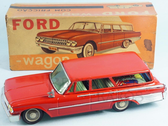 Brinquedo antigo Ford Fairlaine Station Wagon com 27,00 cm de comprimento Década de 1960