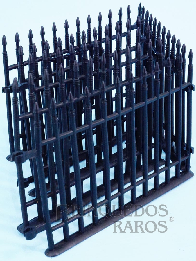 Brinquedo antigo Grades pretas do Conjunto Zoológico com 11,0 cm de comprimento Década de 1970 Preço por unidade