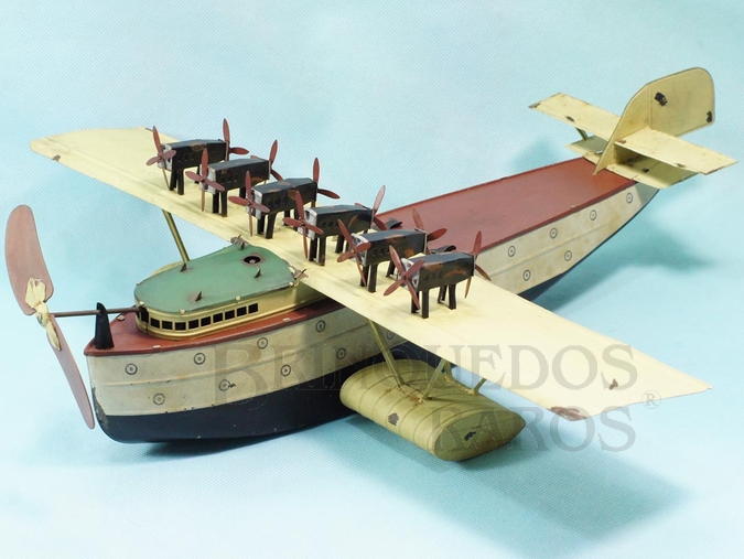 Brinquedo antigo Hidroavião Dornier DoX com 45,00 cm de envergadura Fabricado pela Fleischmann Alemanha em lata com motor à corda Flutua e navega impulsionado pela hélice frontal Ano 1935