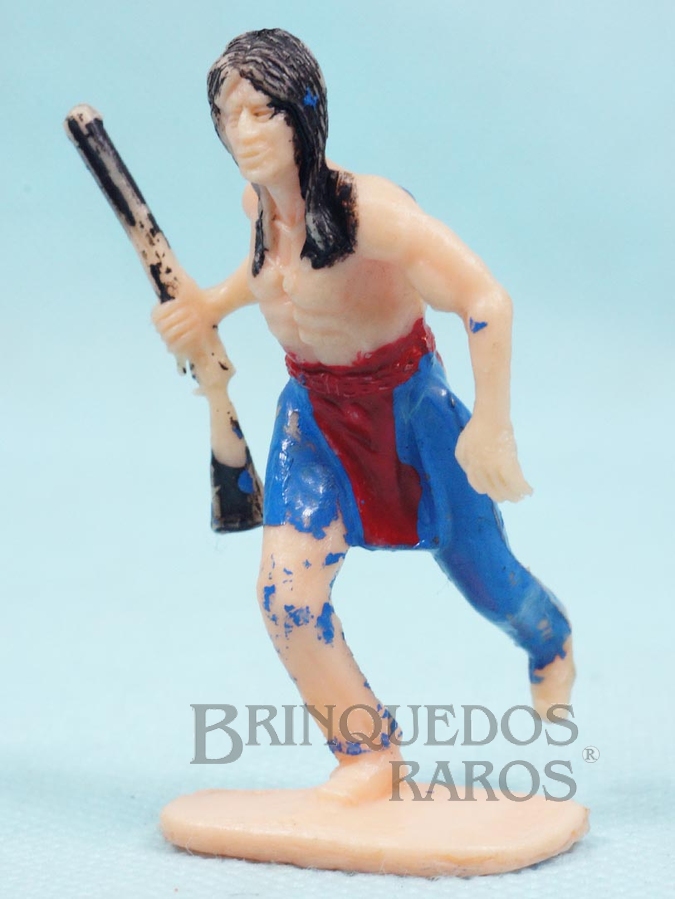 Brinquedo antigo Índio correndo com rifle Distribuído pela Trol e pela Viocena Década de 1970
