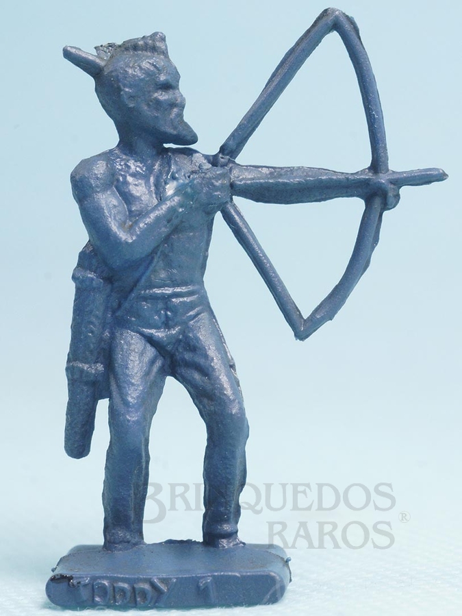 Brinquedo antigo Índio de pé atirando com arco Brinde Toddy numerado 1 década de 1960