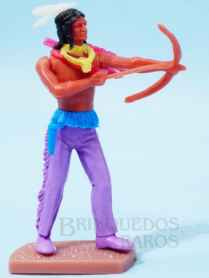 Brinquedo antigo Índio de pé atirando com arco e Flecha Década de 1980