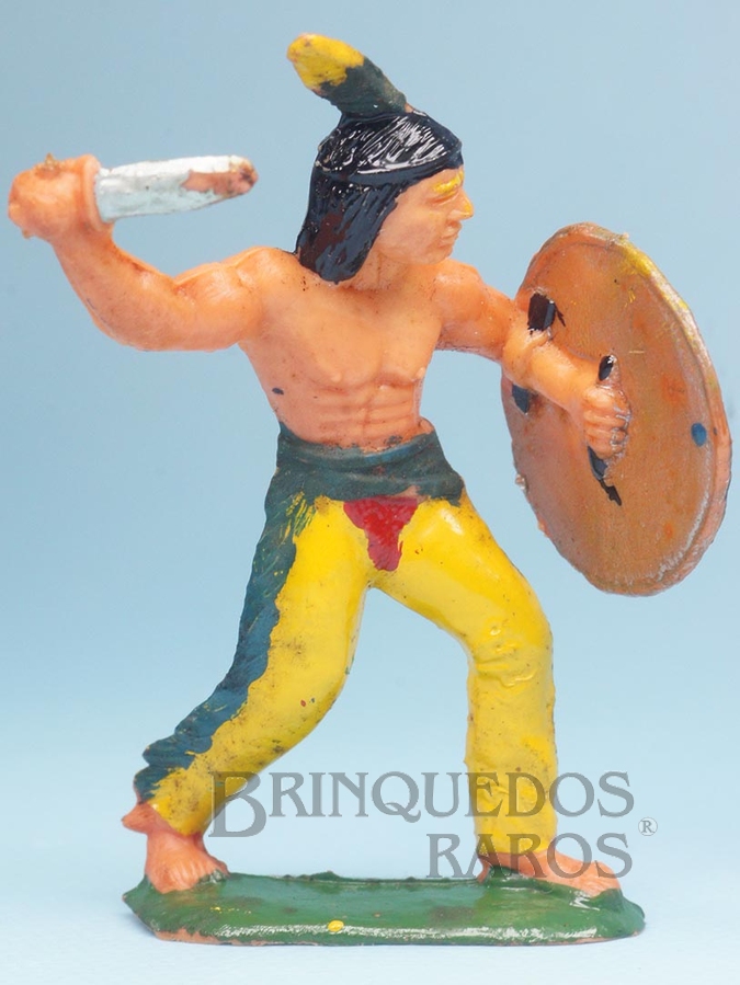 Brinquedo antigo Índio de pé com faca e escudo Casablanca Numerado 107 Década de 1960