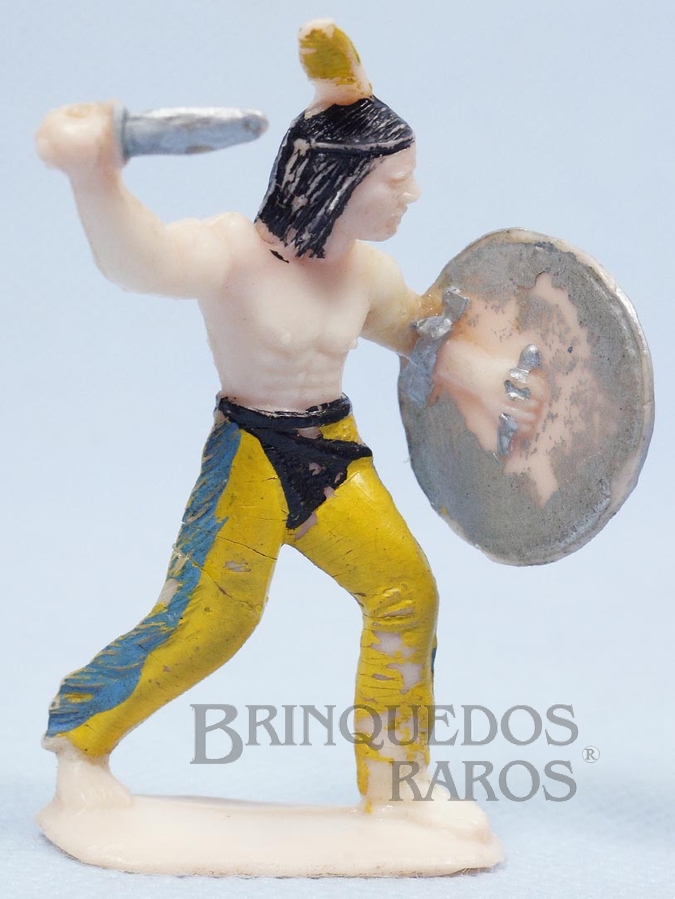Brinquedo antigo Índio de pé com faca e escudo Casablanca numerado 17 Distribuído pela Trol e pela Viocena Década de 1970